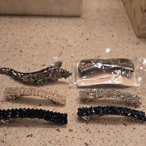 6 Barrettes And 1 Hair Clip